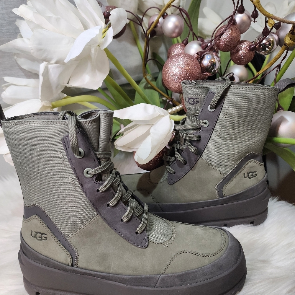 The UGG Lug Platform Lace-Up Combat Boot (Women)New - Picture 4 of 7